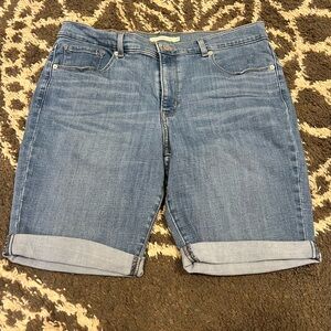 Levi’s Denim Jean Classic Bermuda Shorts Medium Wash Size 32
